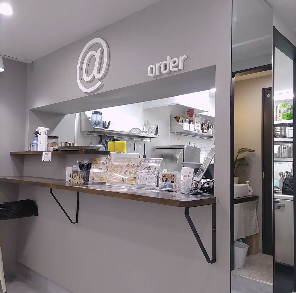 atmark 店内の様子